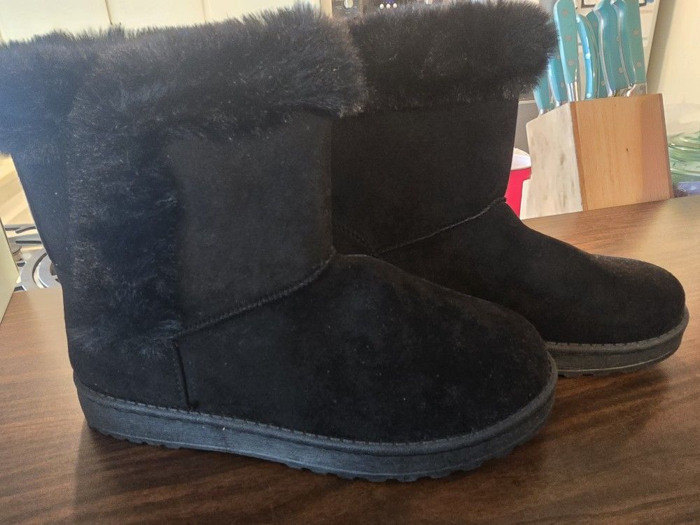 Kohl's Paulina black faux suede ankle boots with faux fur lining