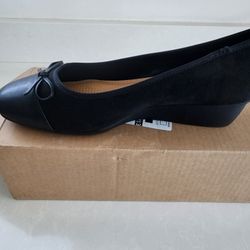 BRAND NEW 10W Black Wedge Dress Shoe