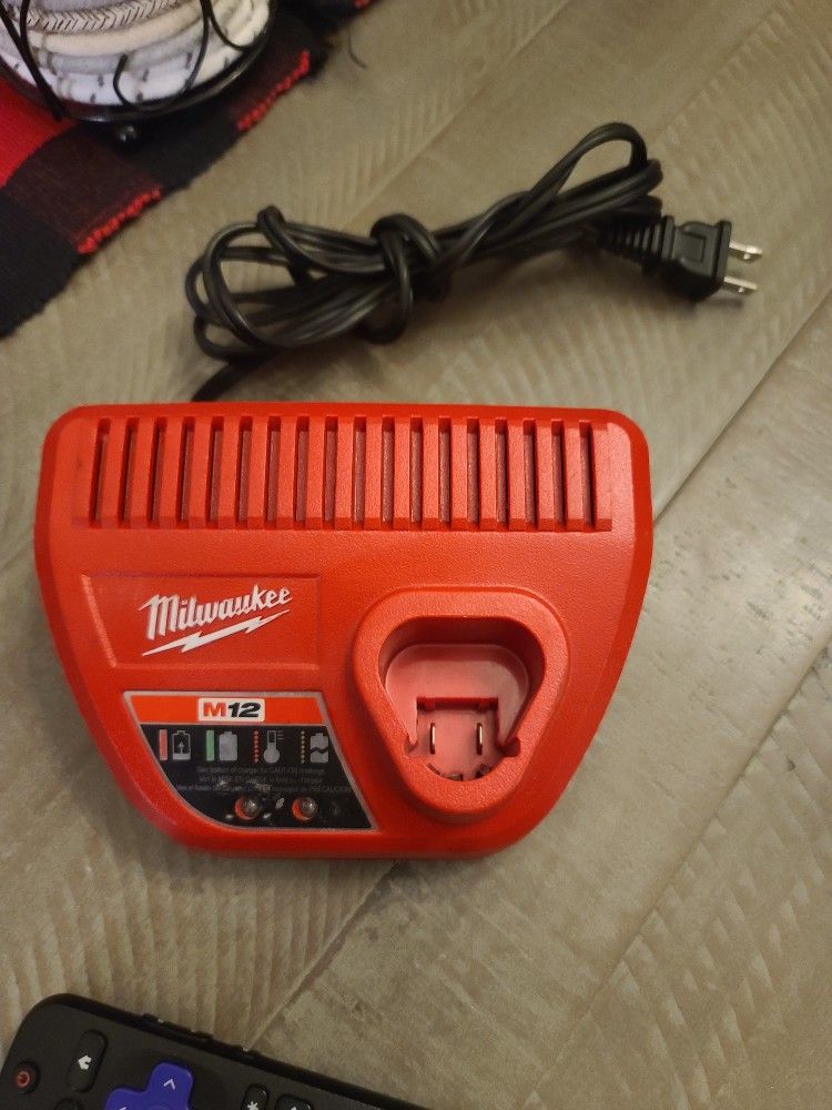 Milwaukee M12 Charger