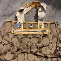 Coach  Tote 