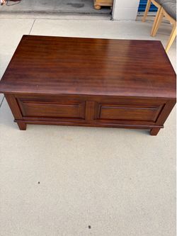 Solid Wood Beautiful Multi Use Coffee Table