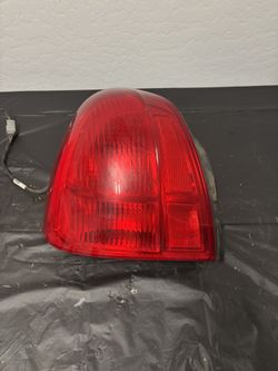 OEM 2003-2011 Lincoln Town Driver side Tail light