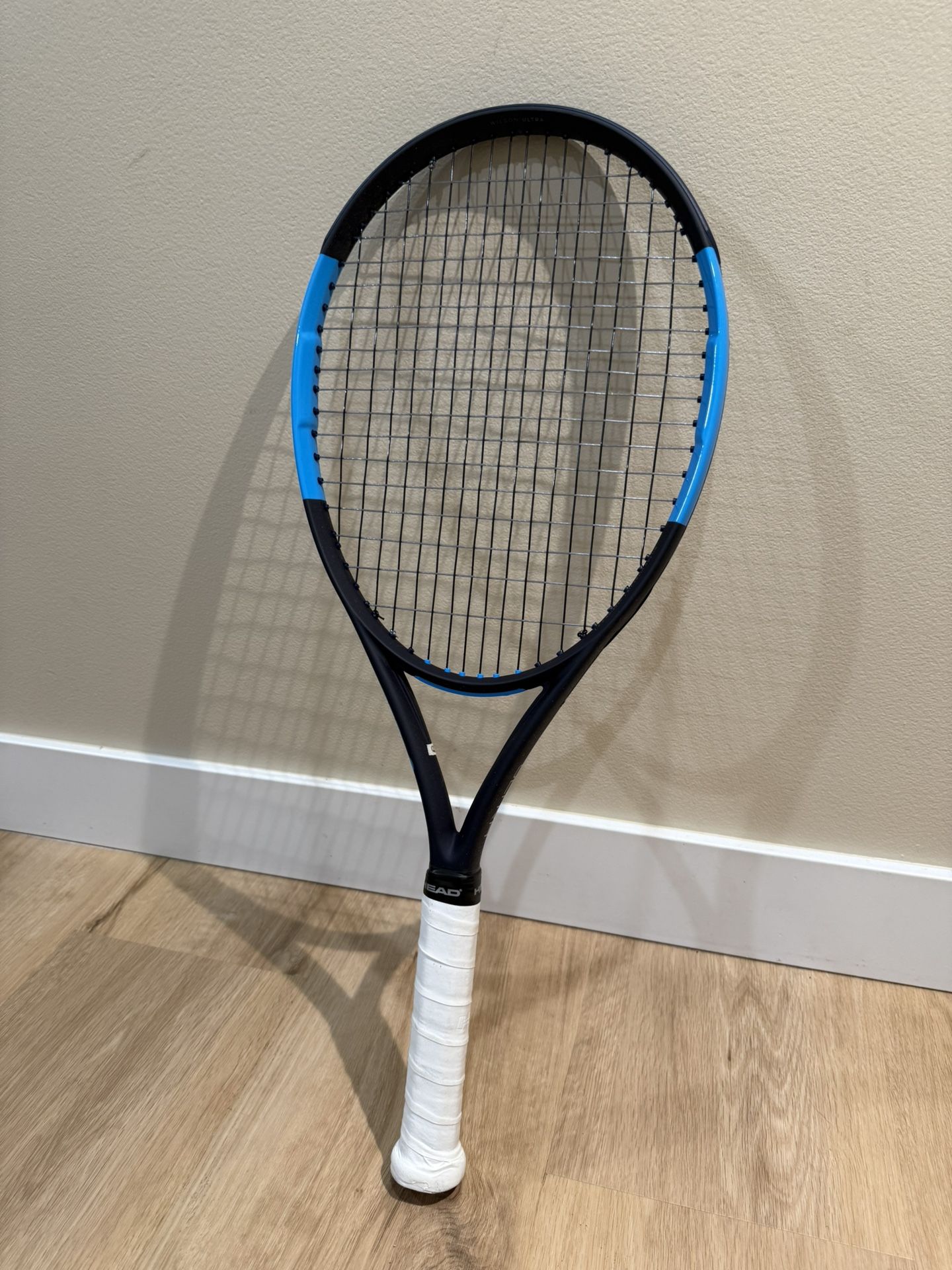 Wilson Ultra 100L Camo Tennis Racket - Grip Size 4 3/8"