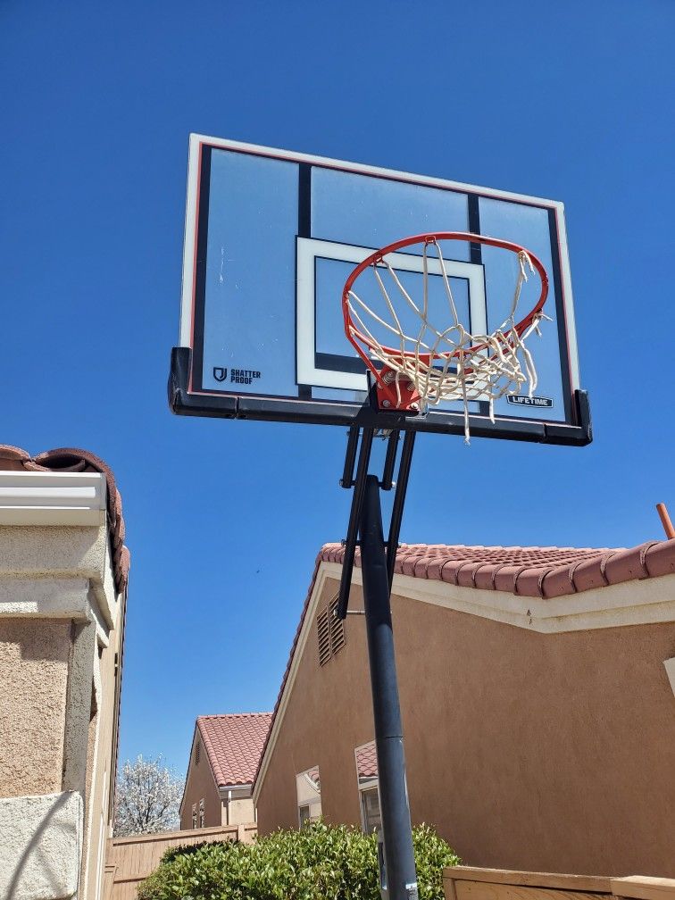 BASKETBALL HOOP