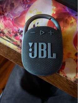 JBL clip 5 speaker