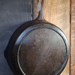 No. 8 Cast Iron Skillet