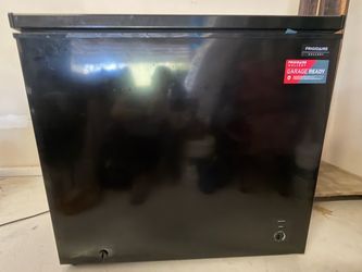 Frigidaire Gallery 7cu. Chest Freezer (Black) Garage Ready!