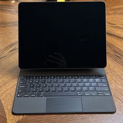 iPad Pro 12.9 6th Gen 256 & Magic Keyboard 