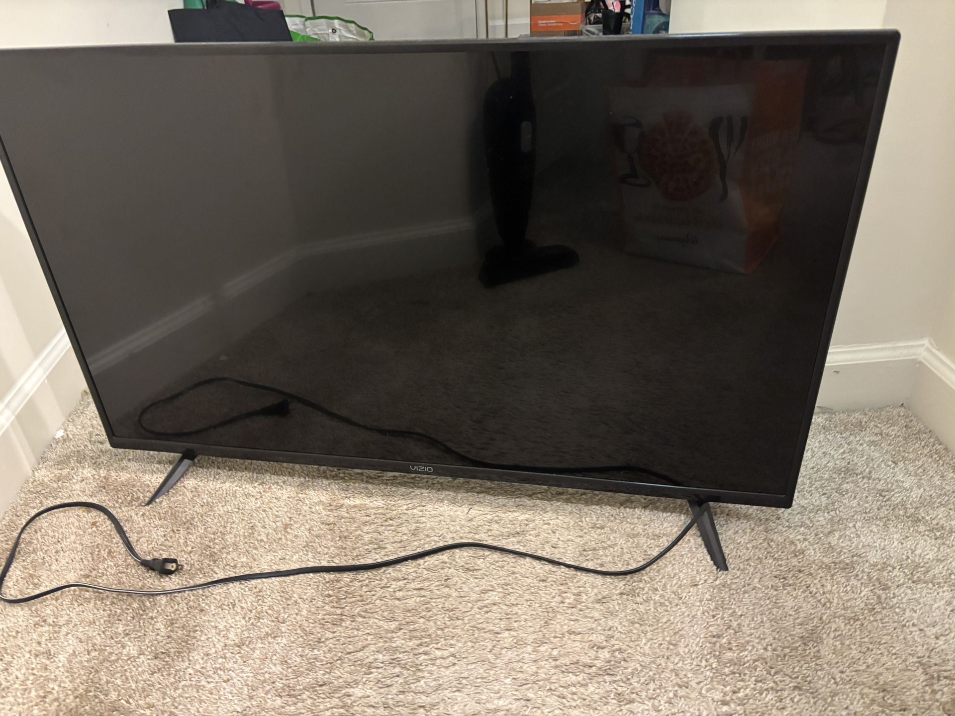 35” Vizio Smart TV – Great Condition | $100 OBO