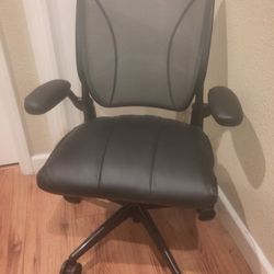  Humanscale Office Chair Diffrient  Black Leather / Grey Mesh Back Made In Usa Italy Modern Designer Delivery Possible