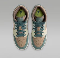 Air Jordan 1 Mid SE