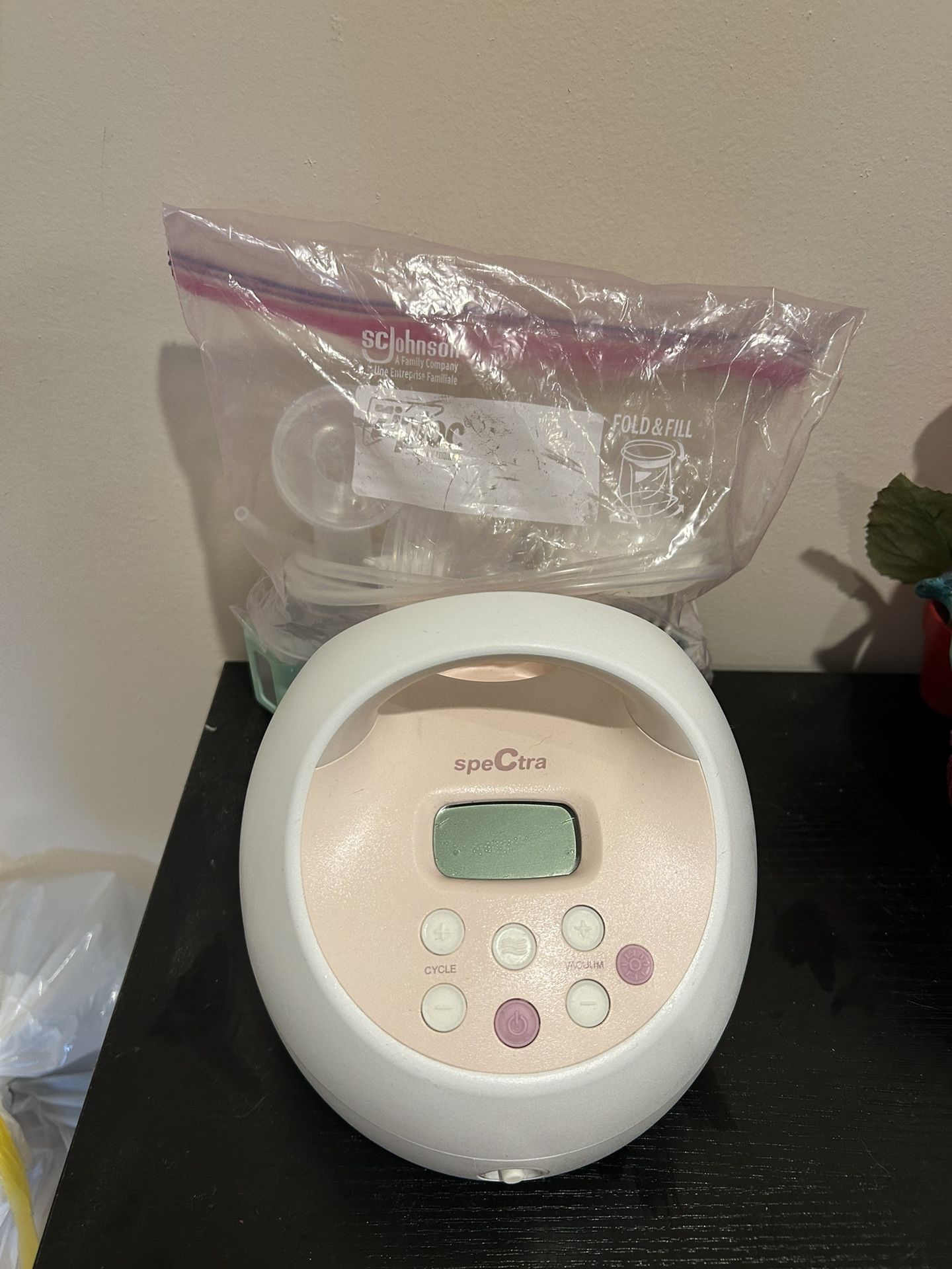 Spectra S2 Breastpump With Equipment