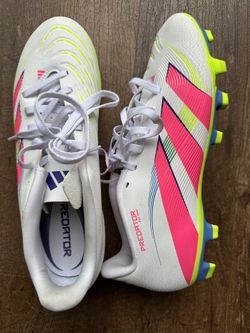 Like New pair of adidas Predator Club Firm Ground/Multi-Ground Soccer Cleats, Size 9us