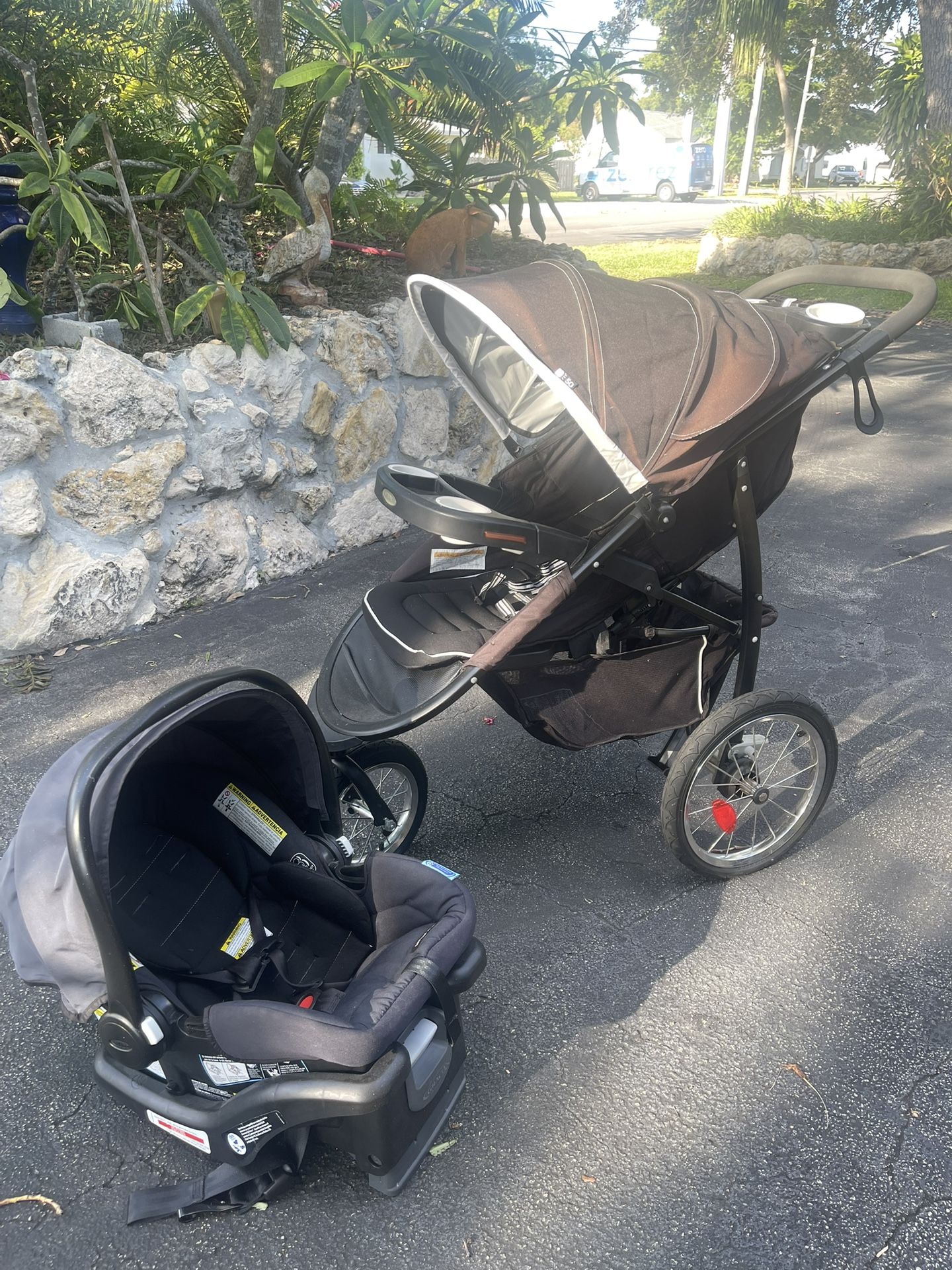 Graco  Car Seat And Running Stroller BOTH