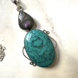 Howlite Pendant Necklace 