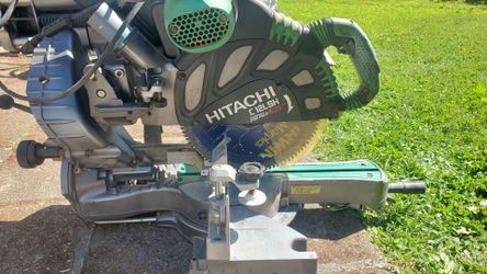 Sliding dual compound 12 inch mitre saw with laser and digital display