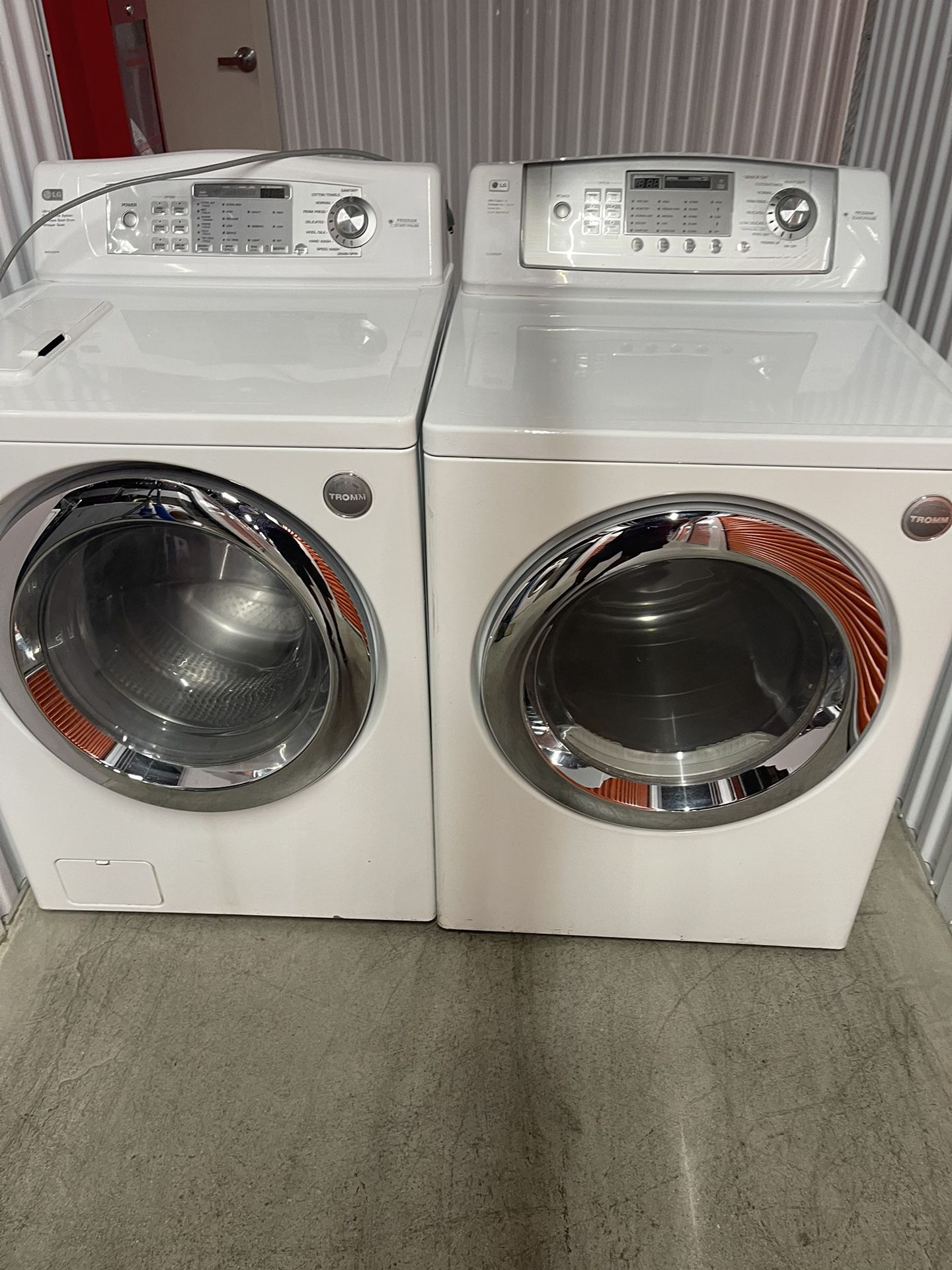 LG WASHER AND GAS DRYER SET 