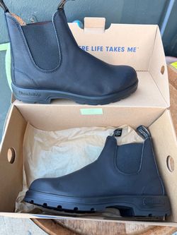 Brand new black Blundstones 558, size 9.5