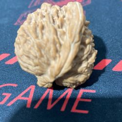 Wen plays walnuts
