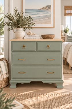 ✨Newly Refinished Vintage Solid Wood Dresser / Changing Table - Free Delivery!