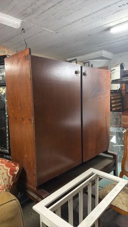 Free pick up Used wooden serving station