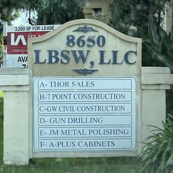 Venta de garage  en 8650  somerset  en la ciudad de Paramount  ca 90723.