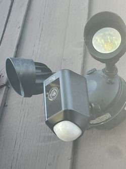 Ring Flood Light Camera 