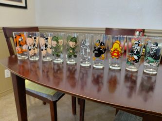Collection of 10 Looney Tune glasses from the 70's