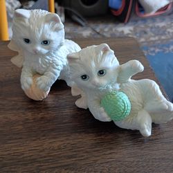 Set of Homco white kittens with yarn porcelain Bisque