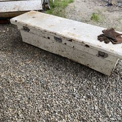 Side Tool Box And Cross Over 