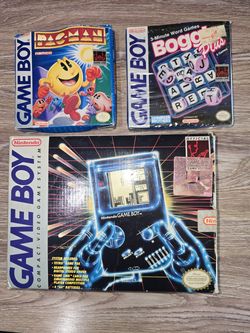 Classic Gameboy with original box and games