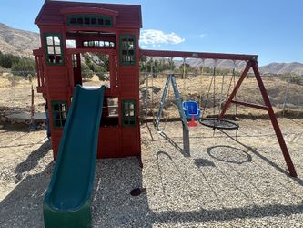 Swing Set , Delivery And Installation 
