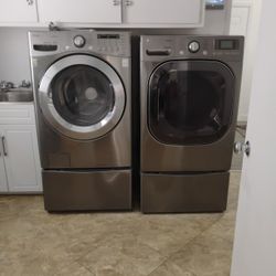 LG  Electric Wash Machine And Dryer Good  Condition