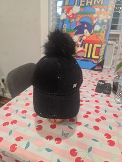 Gorra con diamantes negra