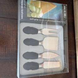 Cheese knives