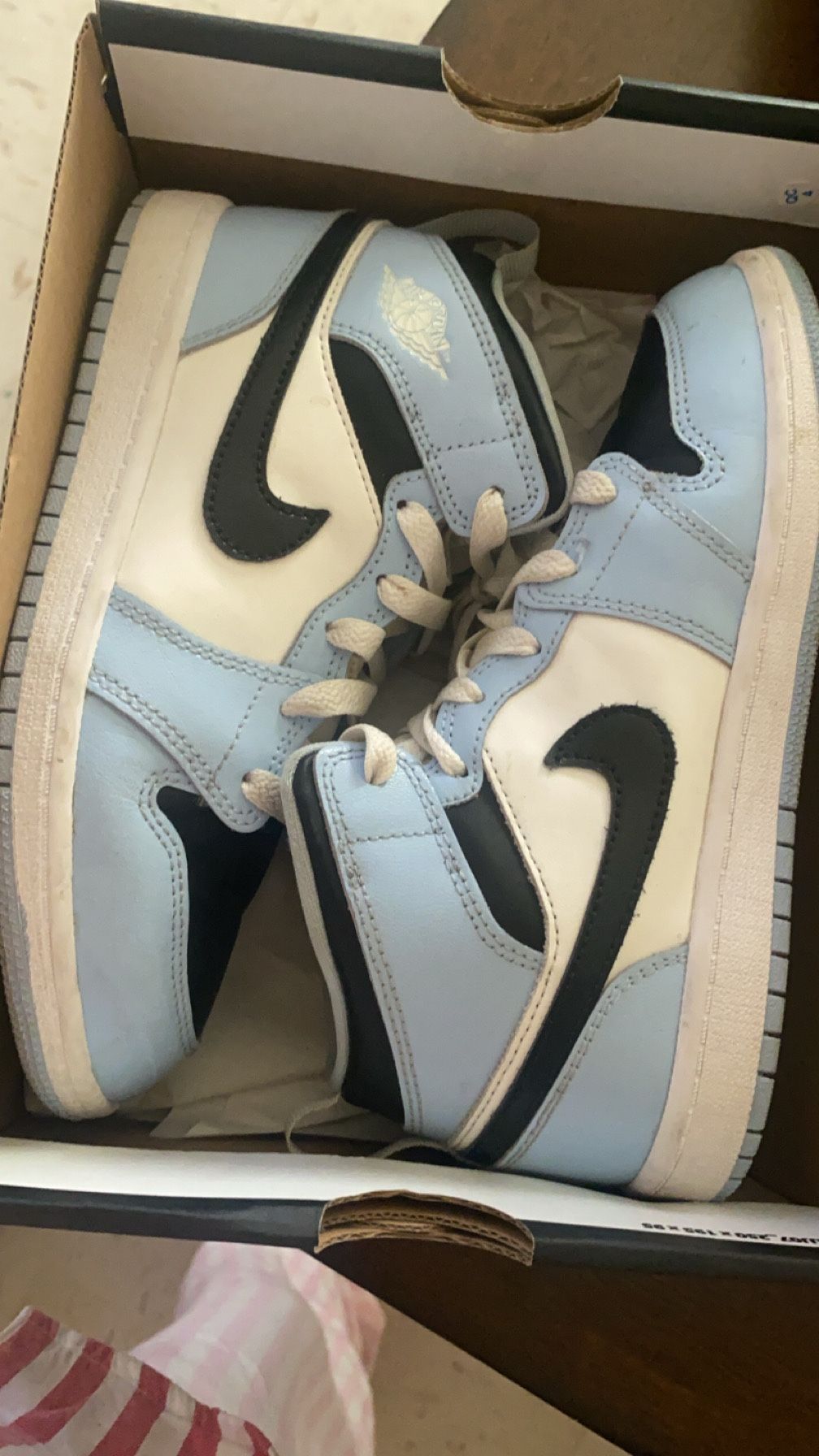 Jordan 1 Mids