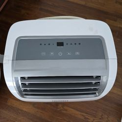 Black+Decker 3-in1 AC/fan/dehumidifier 14000 BTU with remote