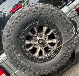 JEEP 392 BEADLOCK WHEEL SPARE LIKE NEW WHEEL AND TIRE PRICE 500 JUST ONE
