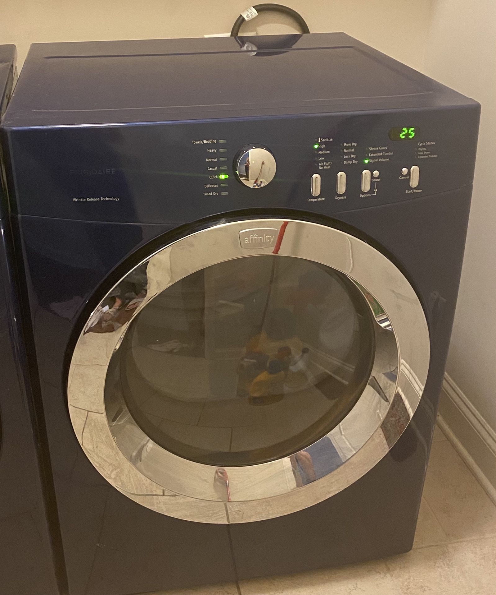 Frigidaire Affinity Front load Washer and Dryer for Sale in Cumming, GA