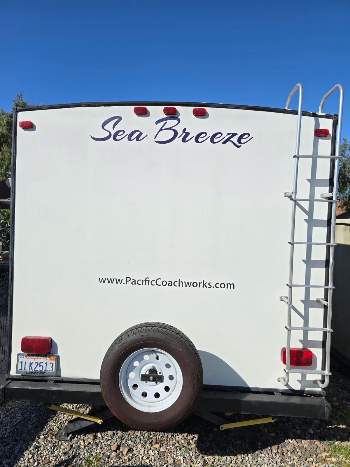 2016 Seabreeze Pacific Coachworks 2250