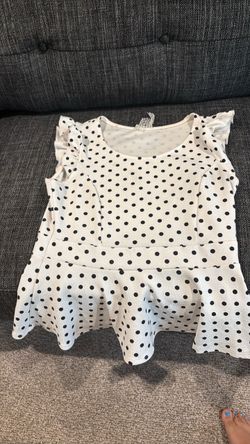 Women M white top only