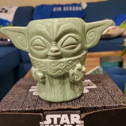 Geeki Tiki Disney Star Wars The Mandalorian GROGU The Child Force Pose Tiki Mug