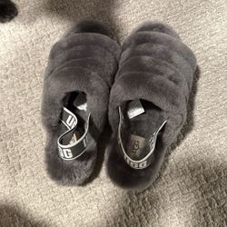 Ugg Slippers Size 7