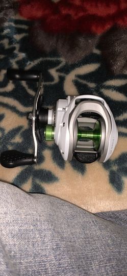 Lew's MACH 1 Baitcast Reel - left hand