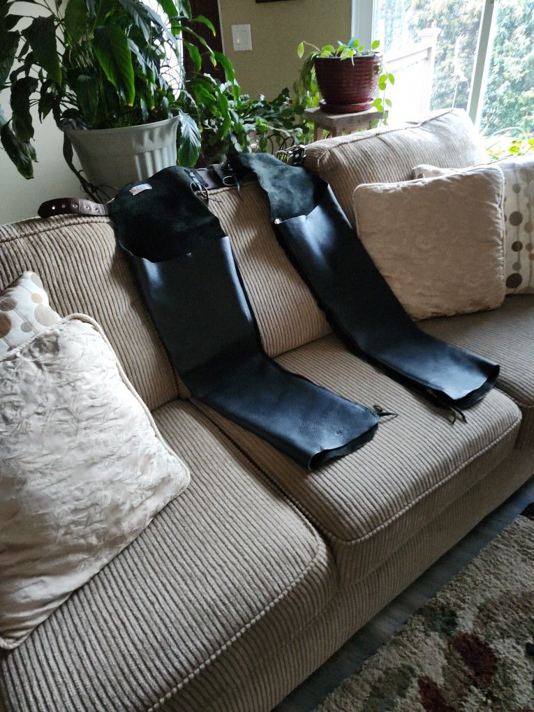 Size Small Leather Women's Chaps