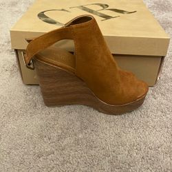 Brand New Never Worn Size 6 Wedges