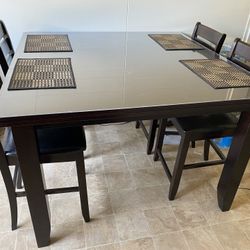 TALL TABLE AND CHAIRS