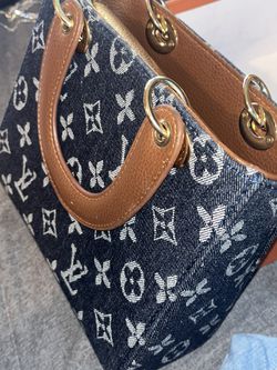 authentic Louis Vuitton Monogram Canvas Pochette Métis handbag for Sale in  Albuquerque, NM - OfferUp