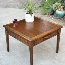 Mid Century Modern Vintage Sculptural Handle MCM Side End Accent Wood Table