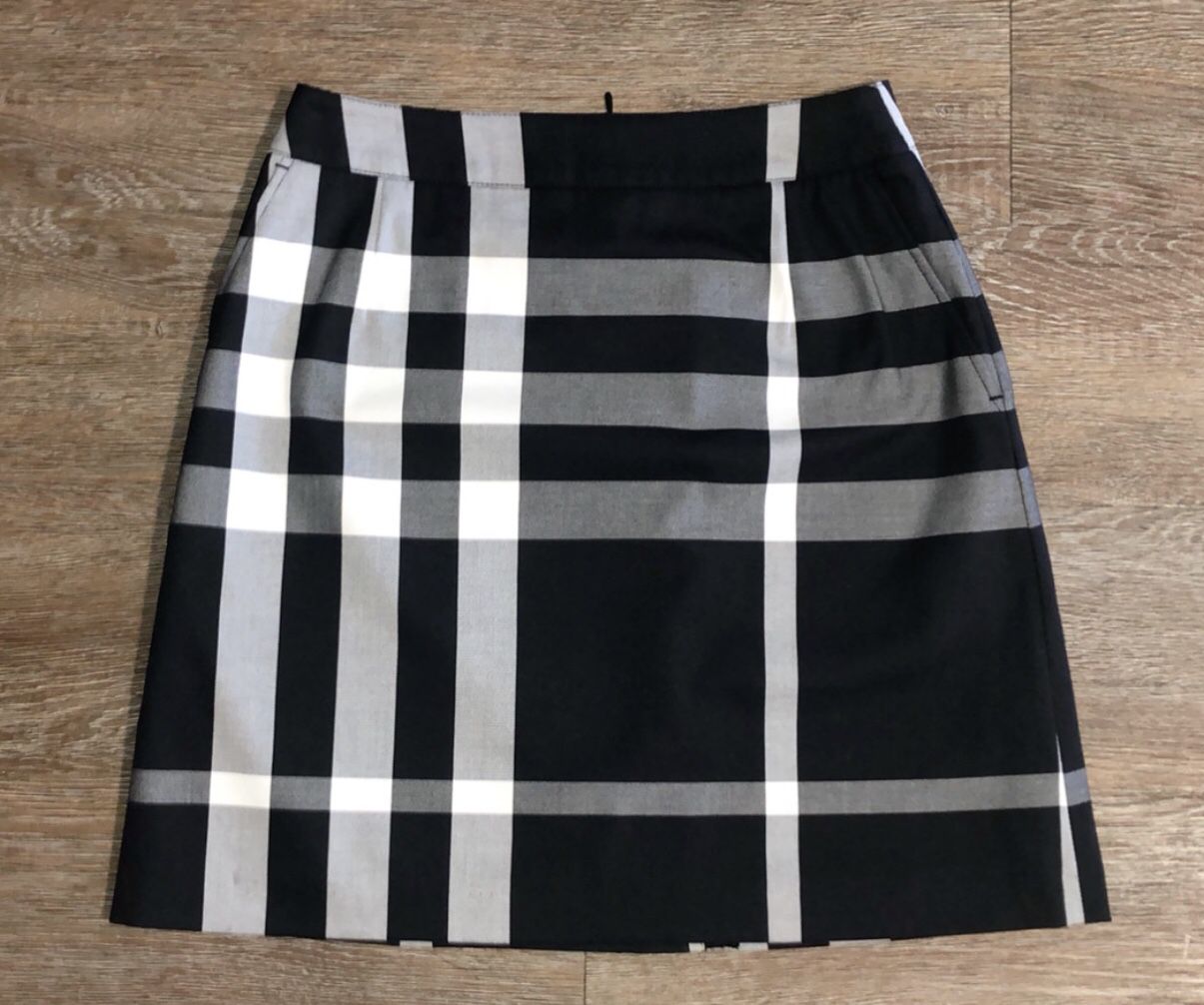 Burberry mini skirt women size 2 NWOT